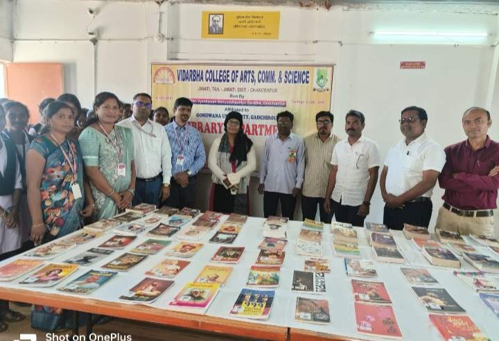 *विदर्भ महाविद्यालयात वाचन संकल्प महाराष्ट्राचा अंतर्गत ग्रंथ प्रदर्शनी.*